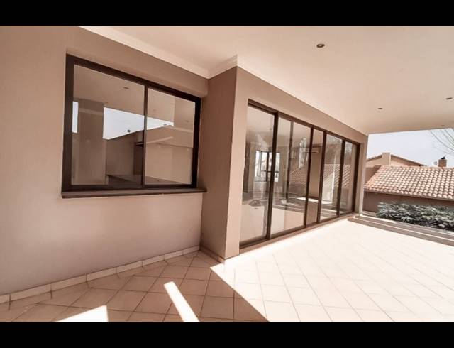 3 BEDROOM FREEHOLD FOR SALE IN XANADU